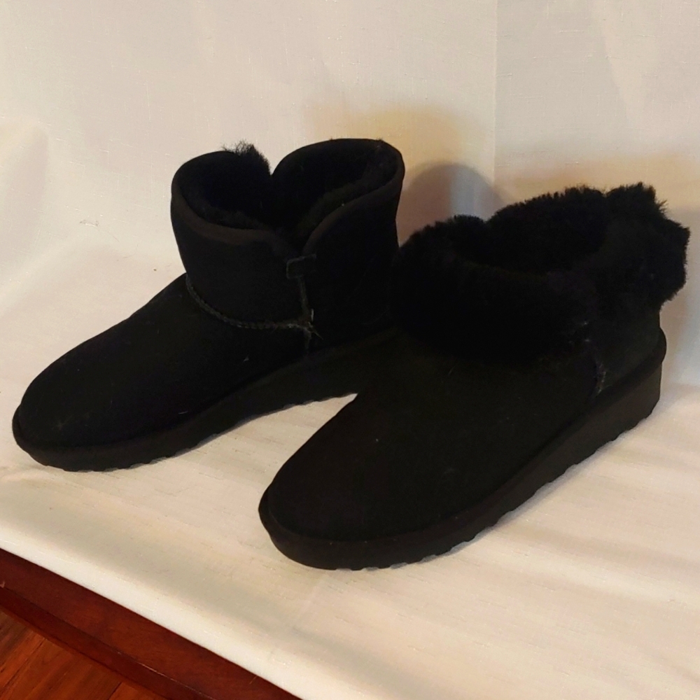 Short black suede boots fleece lined Sz 7W